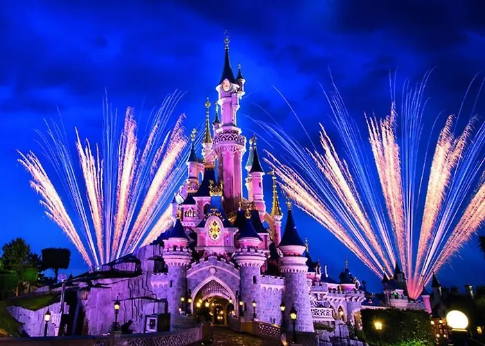 Arty Paris Apartment Disneyland